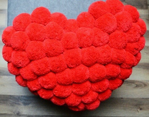 Zdjęcie oferty: Serce Pompony Love Walentynki Czerwony Prezent