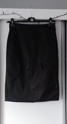 Zdjęcie oferty: Czarna spódnica za kolano Solar rozm.S