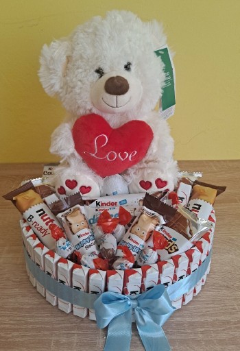 Zdjęcie oferty: Tort ze słodyczy kinder z misiem prezent urodziny 