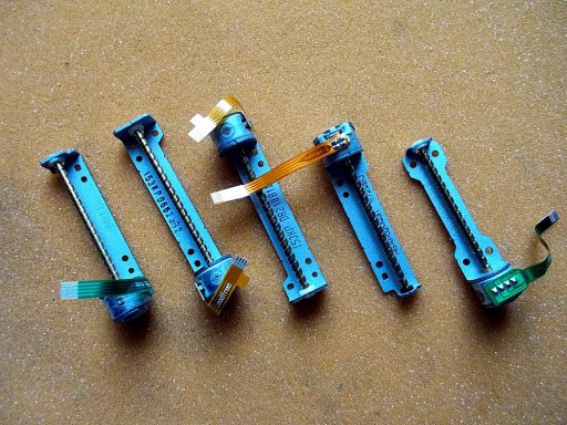 Zdjęcie oferty: Mini silniki krokowe 2-fazowe, z wałem śrubowym