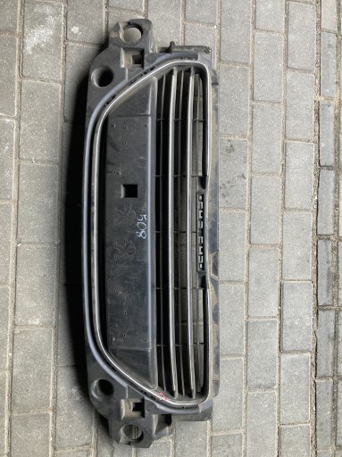 Zdjęcie oferty: Atrapa zderzaka Peugeot 301