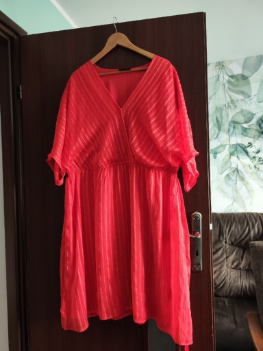 Zdjęcie oferty: Czerwona sukienką Body flirt 50/52 szyfon 