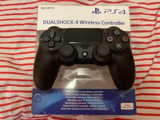 Zdjęcie oferty: Kontroler PS4 DUALSHOCK 4