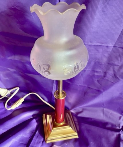 Zdjęcie oferty: Piękna Lampa z szklanym kloszem .