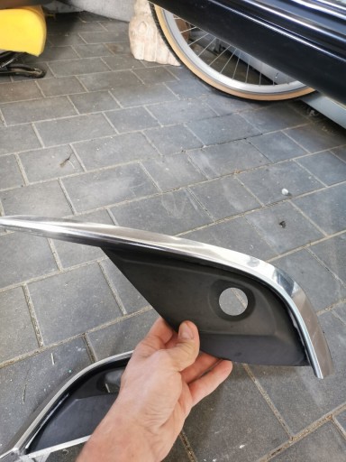 Zdjęcie oferty: Mazda gj zaślepka halogenu lewa prawa chrom oryginalne kratka
