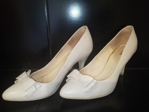 Zdjęcie oferty: **pantofle KIOMI EU 39,5 nude SKÓRA 