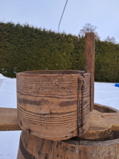 Zdjęcie oferty: stara drewniana miarka pojemnik ceberek skopek itp