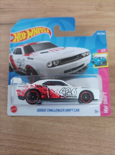 Zdjęcie oferty: Hot Wheels  Dodge Challenger Drift Car