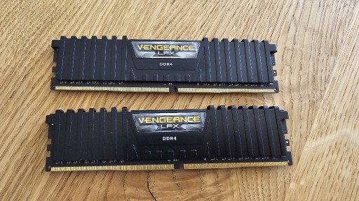 Zdjęcie oferty: RAM Corsair Vengeance LPX 16GB DDR4 3000MHz CL16