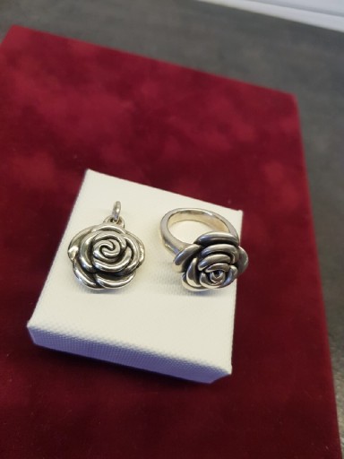Zdjęcie oferty: Komplet srebrny  pierścionek wisiorek Róża