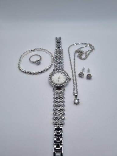 Zdjęcie oferty: Zestaw biżuterii 6szt. na dzień matki zegarek 