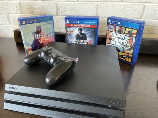 Zdjęcie oferty: Playstation 4 Pro PS4 1TB + 7 gier 