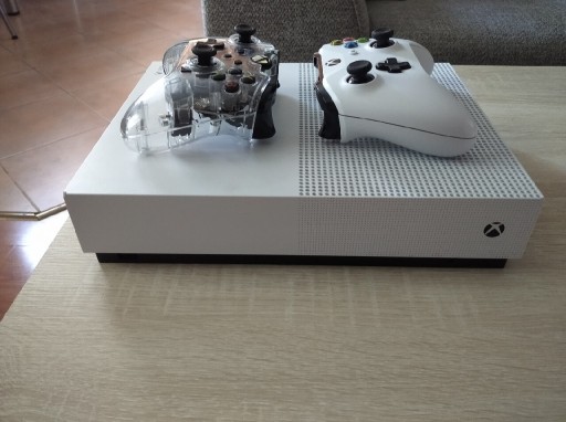 Zdjęcie oferty: Konsola Xbox One S 1TB