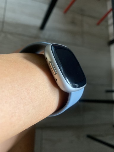Zdjęcie oferty: Smartwatch Fitbit versa 4
