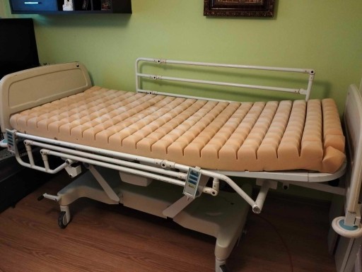 Zdjęcie oferty: Łóżko rehabilitacyjne Huntleigh + materac