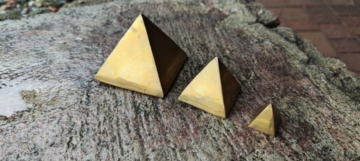 Zdjęcie oferty: Piramidy mosiężne 7cm 5 cm 3 cm 