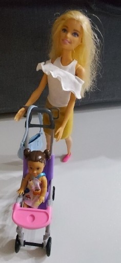Zdjęcie oferty: Barbie opiekunka bobas w wózku
