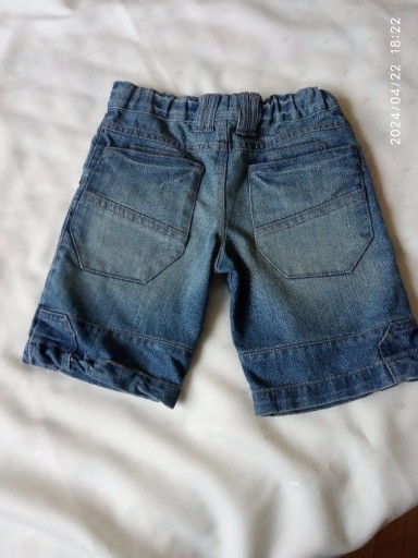 Zdjęcie oferty: Spodenki jeansowe w b. dobrym stanie, r. 116.