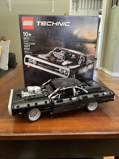 Zdjęcie oferty: LEGO TECHNIC Dom's Dodge Charger 42111