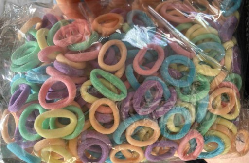 Zdjęcie oferty: Kolorowe Mini Gumki do Włosów 100szt