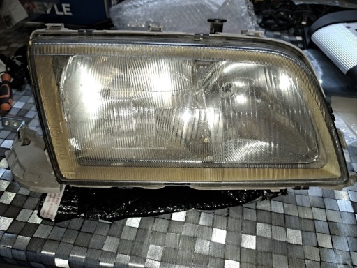 Zdjęcie oferty: Lampa/reflektor  L+P mercedes w 202