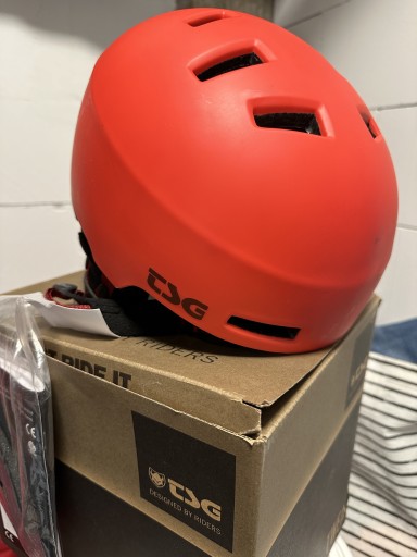 Zdjęcie oferty: Kask snowboard narty TSG tweak nowy 