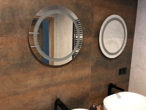 Zdjęcie oferty: Okrągłe lustro łazienkowe LED London 50cm