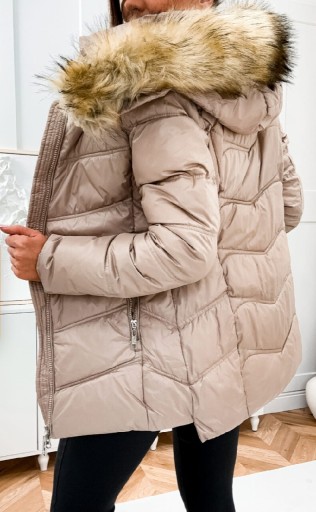 Zdjęcie oferty: Klasyczna beżowa kurtka z futerkiem