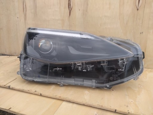 Zdjęcie oferty: Lampa Przednia Prawa Toyota Yaris Cross Full LED 