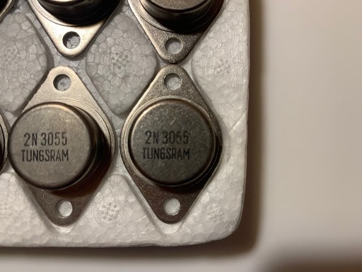 Zdjęcie oferty: Tranzystory mocy 2N3055 TUNGSRAM Radmor 5102