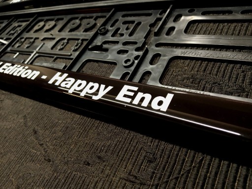 Zdjęcie oferty: Ramki tablicy rejestracyjnej - 126el HAPPY END