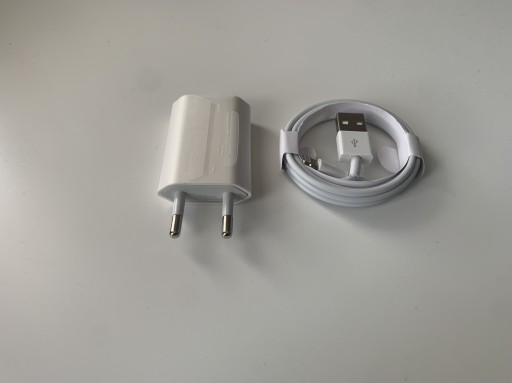 Zdjęcie oferty: Ładowarka i kabel USB do Apple iPhone / iPad