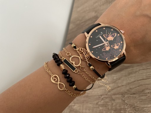 Zdjęcie oferty: Komplet damskich bransoletek+zegarek