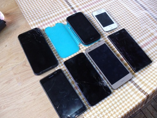 Zdjęcie oferty: 7 smartfonów, uruchamiają się, zobacz, samsung, sony,