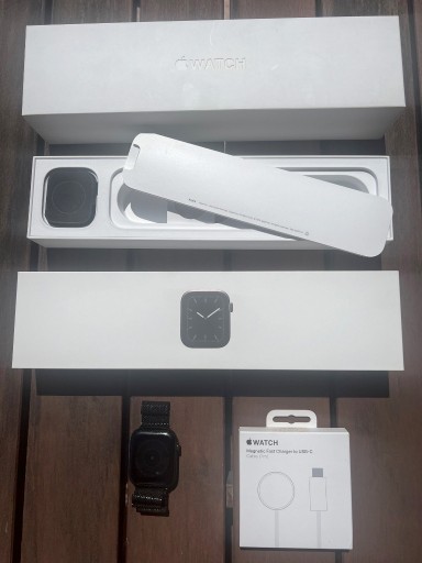 Zdjęcie oferty: Apple Watch Series 5 Cellular 44 mm, Space Black Stainless Steel - sprawny