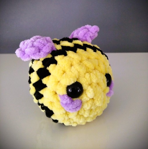 Zdjęcie oferty: Pszczółka 9 cm , brelok, handmade, szydełko