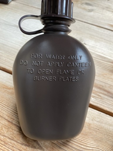 Zdjęcie oferty: Bidon na wodę z pokrowcem 