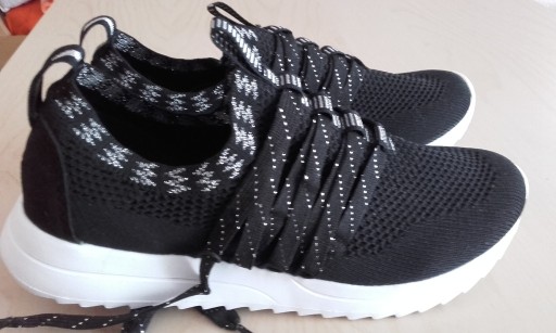 Zdjęcie oferty: Nowe lekkie buty sportowe 37