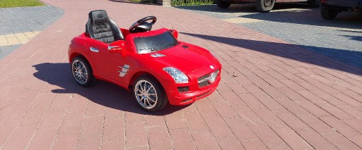 Zdjęcie oferty: Samochód elektrzyczny na akumulator dla dzieci