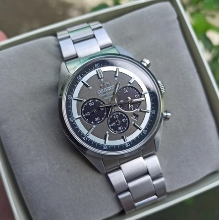 Zdjęcie oferty: Zegarek Orient Gray Panda Neo 70's Solar