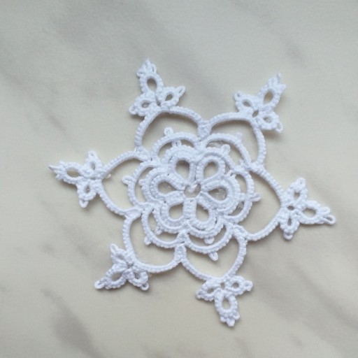 Zdjęcie oferty: Dekor na choinkę śnieżynka frywolitka biała mala