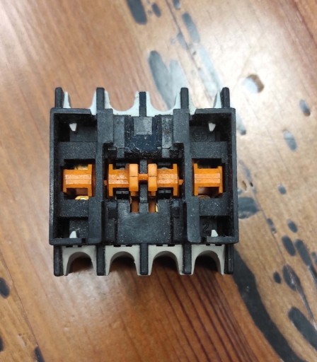 Zdjęcie oferty: Stycznik silnika Telemecanique LA1 DN22