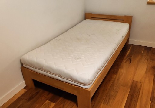 Zdjęcie oferty: Łóżko drewniane z materacem 100x120