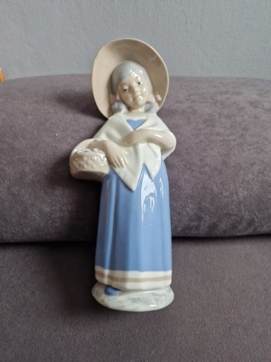 Zdjęcie oferty: Dziewczyna w kapeluszu .Porcelana Spain