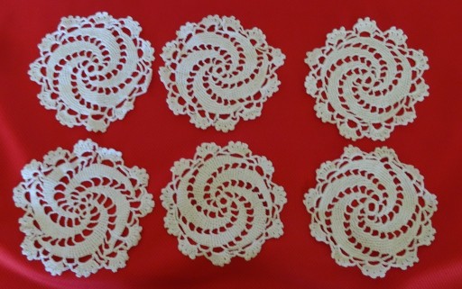 Zdjęcie oferty: Sześć szydełkowych serwetek handmade