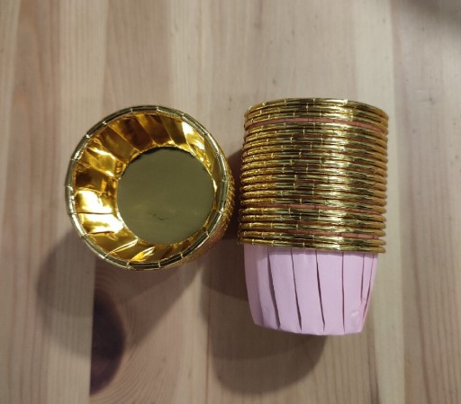 Zdjęcie oferty: 31 szt muffiny babeczki papilotki róż złoto mini