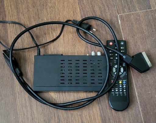 Zdjęcie oferty: Dekoder DVB-T Opticum HD T90 z pilotem