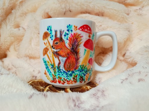 Zdjęcie oferty: Kubek dla wiewiórki lubiącej zbierać runo leśne