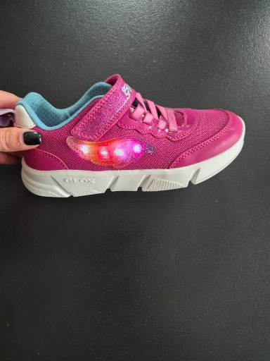 Zdjęcie oferty: Nowe buty świecące dziewczęce geox 32 aril