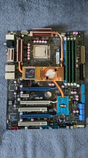 Zdjęcie oferty: Płyta gł. Asus striker II Extreme + Intel Q9550